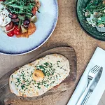 Hotel The Royal Yacht