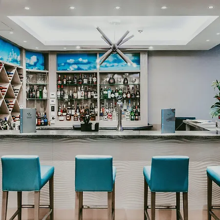 The Royal Yacht Hotel 4*