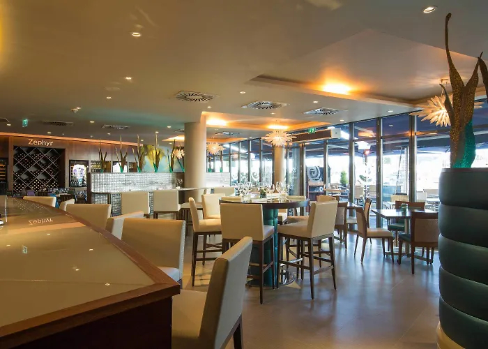 Hotel The Royal Yacht