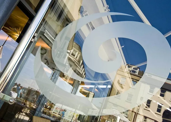 The Royal Yacht Hotel 4*